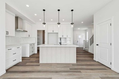 156 Southborough Common, Cochrane, AB - Indoor Photo Showing Kitchen With Upgraded Kitchen