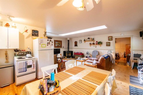 14 & 16 4 Street, White Sands, AB - Indoor Photo Showing Other Room