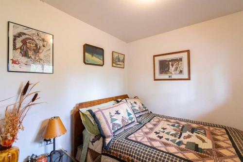 14 & 16 4 Street, White Sands, AB - Indoor Photo Showing Bedroom