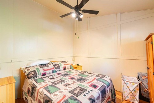 14 & 16 4 Street, White Sands, AB - Indoor Photo Showing Bedroom