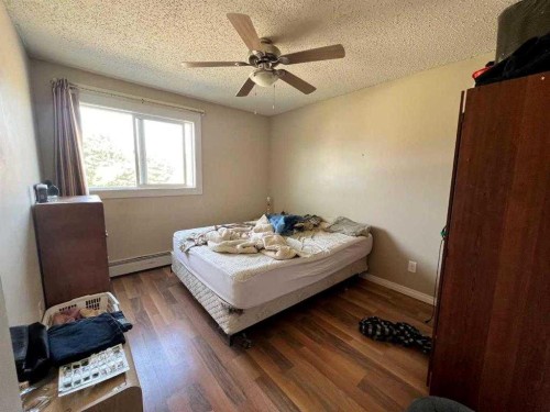 206-114 Mount Pleasant Drive, Camrose, AB - Indoor Photo Showing Bedroom
