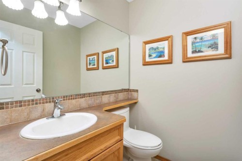 35 Lang Close, Red Deer, AB - Indoor Photo Showing Bathroom
