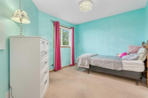 35 Lang Close, Red Deer, AB - Indoor Photo Showing Bedroom
