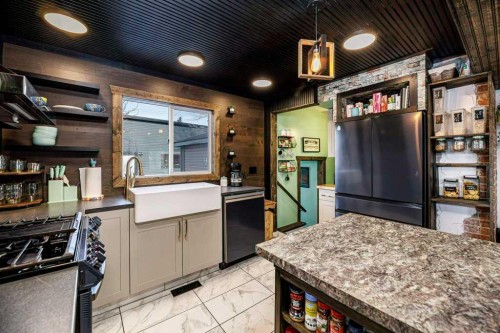 4836 49 Street, Innisfail, AB - Indoor Photo Showing Kitchen
