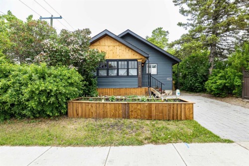 4836 49 Street  Innisfail, AB T4G 1N2