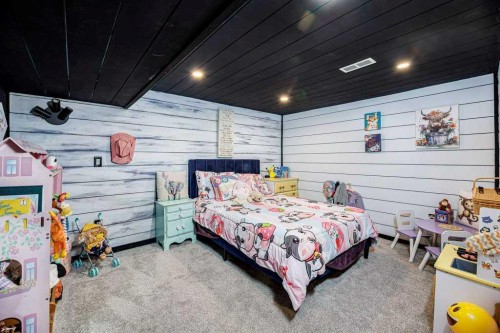 4836 49 Street, Innisfail, AB - Indoor Photo Showing Bedroom
