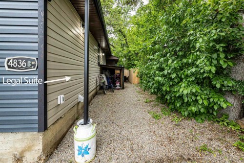 4836 49 Street, Innisfail, AB - Outdoor