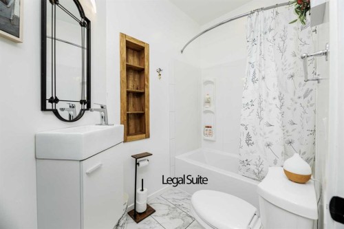 4836 49 Street, Innisfail, AB - Indoor Photo Showing Bathroom
