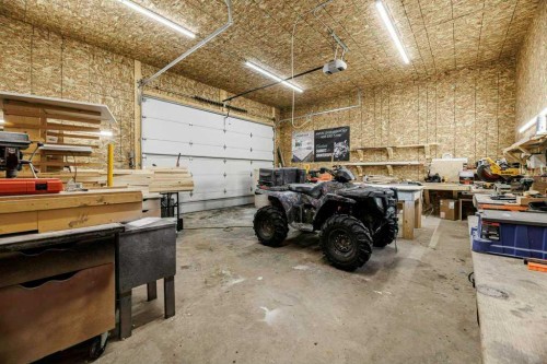 4836 49 Street, Innisfail, AB - Indoor Photo Showing Garage