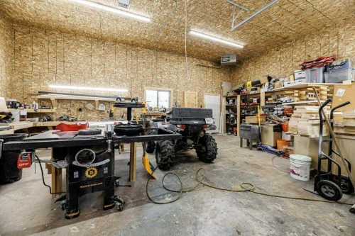 4836 49 Street, Innisfail, AB - Indoor Photo Showing Garage