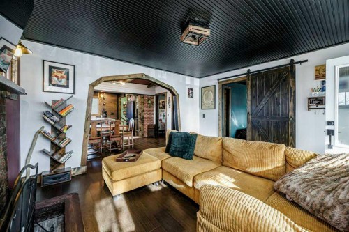 4836 49 Street, Innisfail, AB - Indoor Photo Showing Living Room