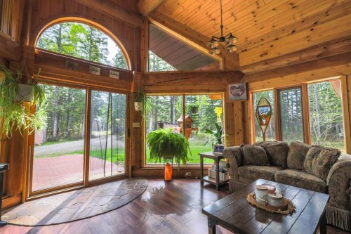101 Clearwater Heights Drive, Rural Clearwater County, AB - Indoor Photo Showing Living Room