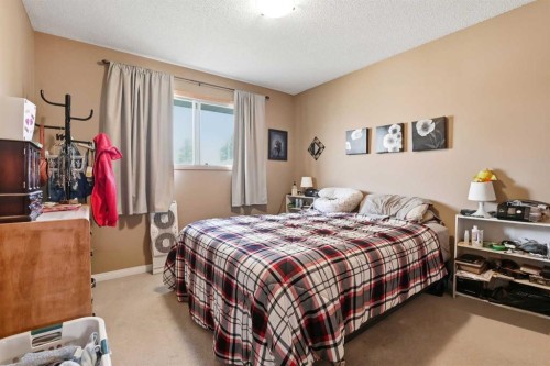 4726 47 Avenue, Lacombe, AB - Indoor Photo Showing Bedroom