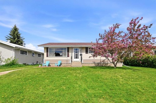 4726 47 Avenue  Lacombe, AB T4L 1T9