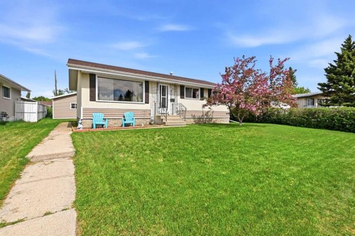 4726 47 Avenue, Lacombe, AB - Outdoor