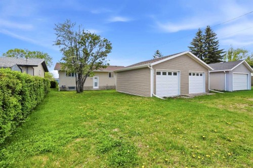 4726 47 Avenue, Lacombe, AB - Outdoor