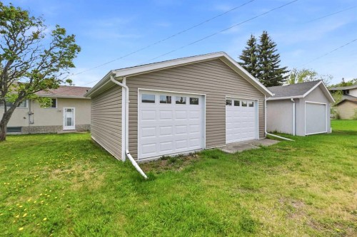 4726 47 Avenue, Lacombe, AB - Outdoor With Exterior