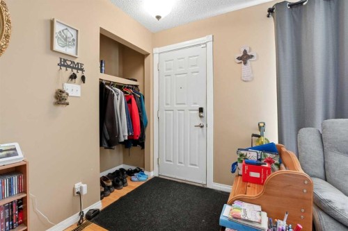 4726 47 Avenue, Lacombe, AB - Indoor
