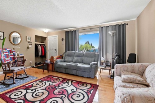 4726 47 Avenue, Lacombe, AB - Indoor Photo Showing Living Room