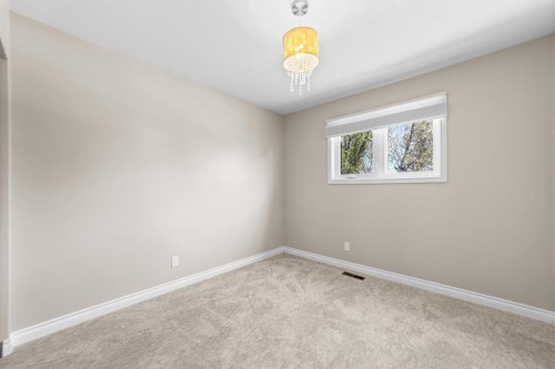 6121 39 Avenue, Camrose, AB - Indoor Photo Showing Other Room