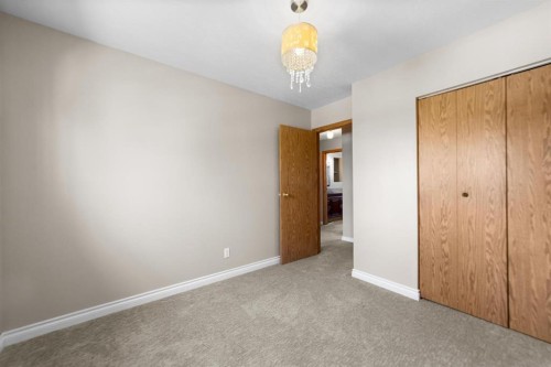 6121 39 Avenue, Camrose, AB - Indoor Photo Showing Other Room