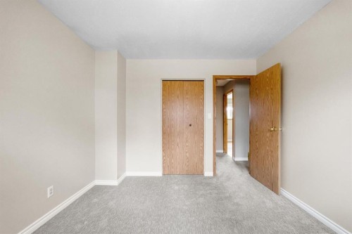 6121 39 Avenue, Camrose, AB - Indoor Photo Showing Other Room