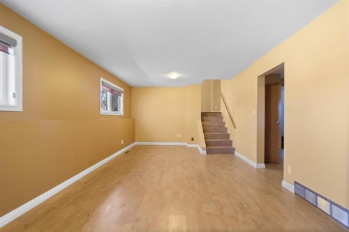 6121 39 Avenue, Camrose, AB - Indoor Photo Showing Other Room