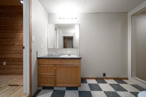 6121 39 Avenue, Camrose, AB - Indoor