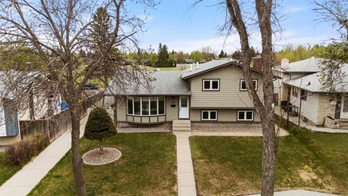 6121 39 Avenue, Camrose, AB - Outdoor