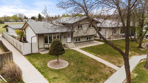 6121 39 Avenue, Camrose, AB - Outdoor