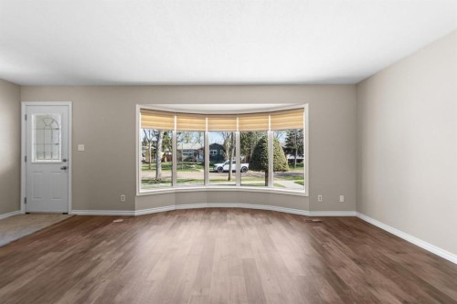 6121 39 Avenue, Camrose, AB - Indoor