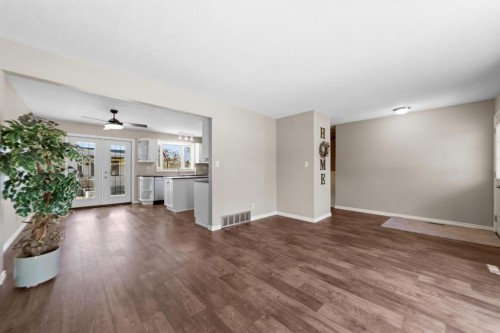 6121 39 Avenue, Camrose, AB - Indoor