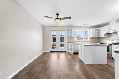 6121 39 Avenue, Camrose, AB - Indoor Photo Showing Kitchen