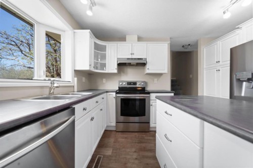 6121 39 Avenue, Camrose, AB - Indoor Photo Showing Kitchen With Double Sink