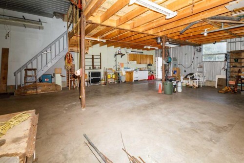39508B Rr271, Rural Lacombe County, AB - Indoor