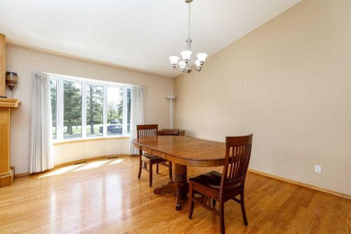 39508B Rr271, Rural Lacombe County, AB - Indoor Photo Showing Dining Room