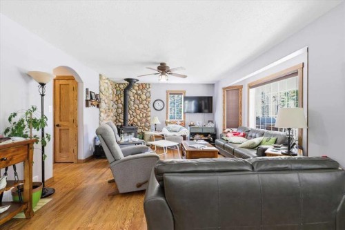 B59 Cottage Crescent, Golden Days, AB - Indoor Photo Showing Living Room