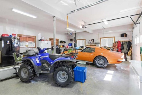 B59 Cottage Crescent, Golden Days, AB - Indoor Photo Showing Garage