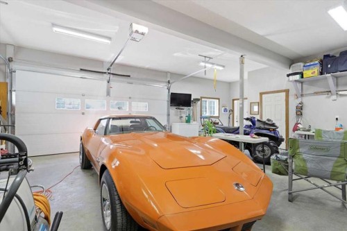 B59 Cottage Crescent, Golden Days, AB - Indoor Photo Showing Garage