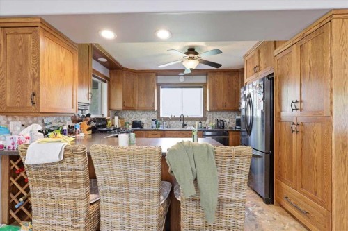 B59 Cottage Crescent, Golden Days, AB - Indoor Photo Showing Kitchen