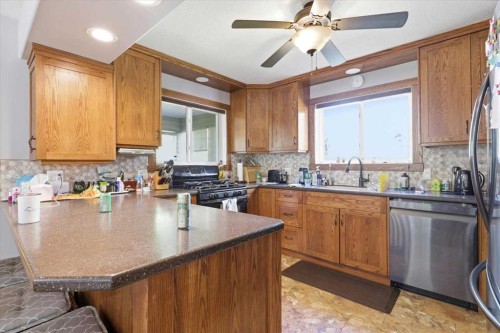 B59 Cottage Crescent, Golden Days, AB - Indoor Photo Showing Kitchen