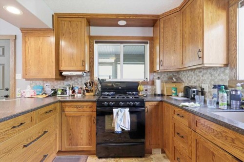 B59 Cottage Crescent, Golden Days, AB - Indoor Photo Showing Kitchen