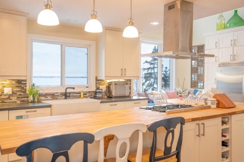642 Cedar Way, Rural Camrose County, AB - Indoor Photo Showing Kitchen