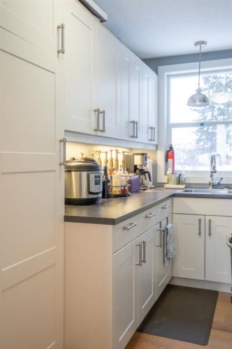 642 Cedar Way, Rural Camrose County, AB - Indoor Photo Showing Kitchen