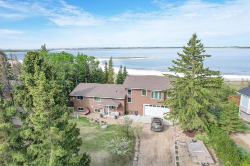 642 Cedar Way  Rural Camrose County, AB T0B 1M0