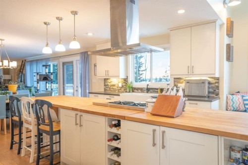 642 Cedar Way, Rural Camrose County, AB - Indoor Photo Showing Kitchen