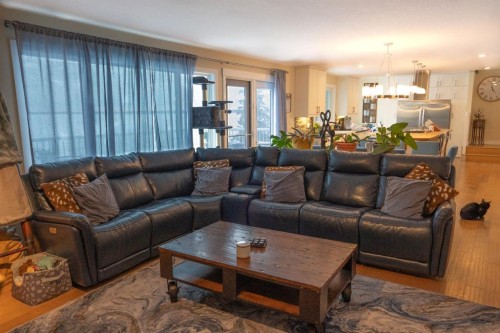 642 Cedar Way, Rural Camrose County, AB - Indoor Photo Showing Living Room