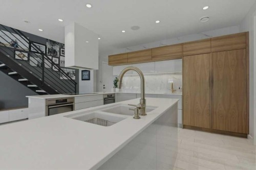 305 Jarvis Glen Court, Jarvis Bay, AB - Indoor Photo Showing Kitchen With Double Sink With Upgraded Kitchen