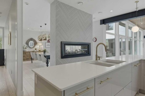 305 Jarvis Glen Court, Jarvis Bay, AB - Indoor Photo Showing Kitchen With Double Sink
