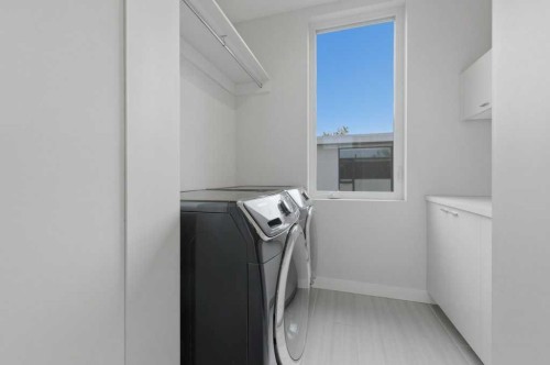 305 Jarvis Glen Court, Jarvis Bay, AB - Indoor Photo Showing Laundry Room